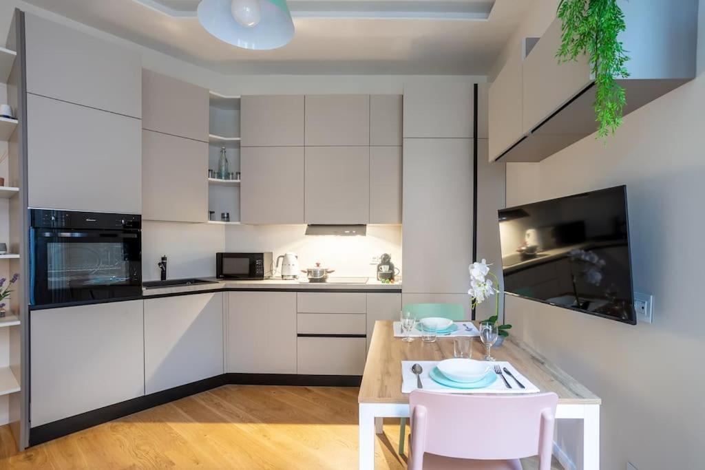 Appartamento Duomo In 10 Minutes - Modern Design With Free Netflix And Wifi Milano Esterno foto